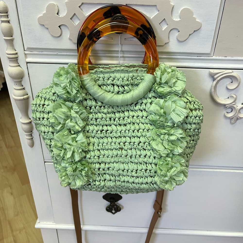 This adorable purse by collection eighteen. Removable strap. Soft mint green
